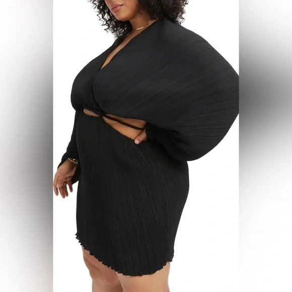 Good American long sleeved cutout plisse dress (black) small - Picture 3 of 8